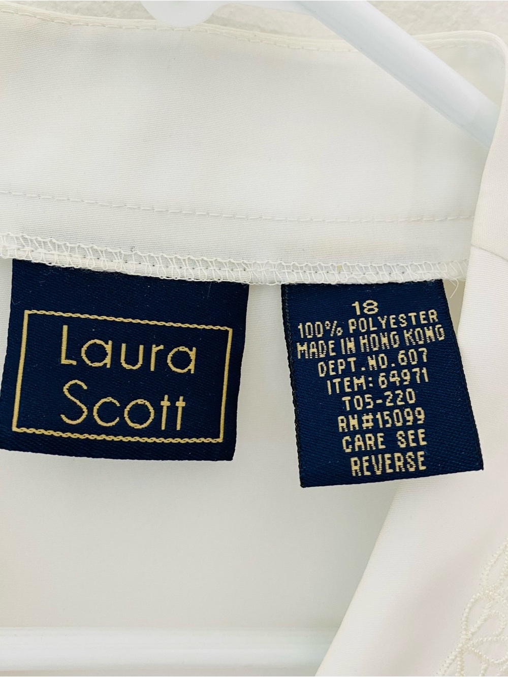 VINTAGE LAURA SCOTT Eyelet Embroidered Blouse - Picture 8 of 8